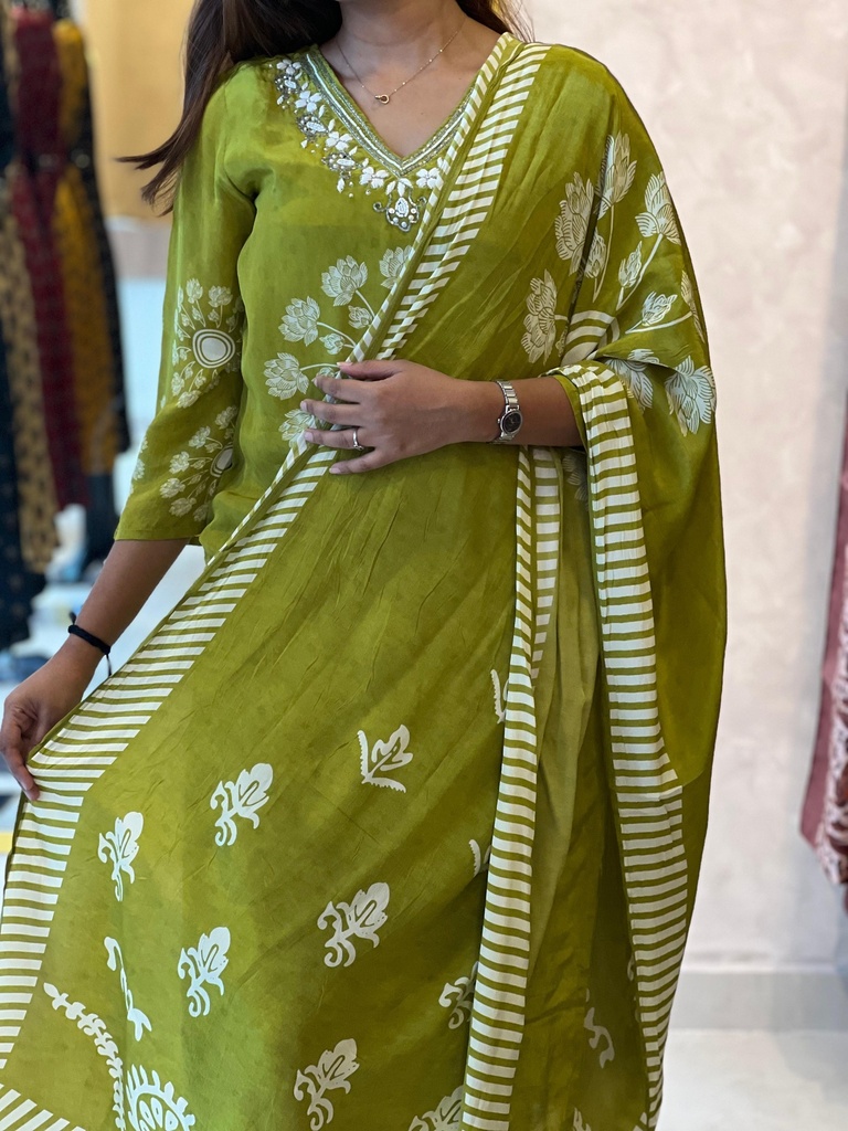 Crepe Silk Kurti Sets 5056