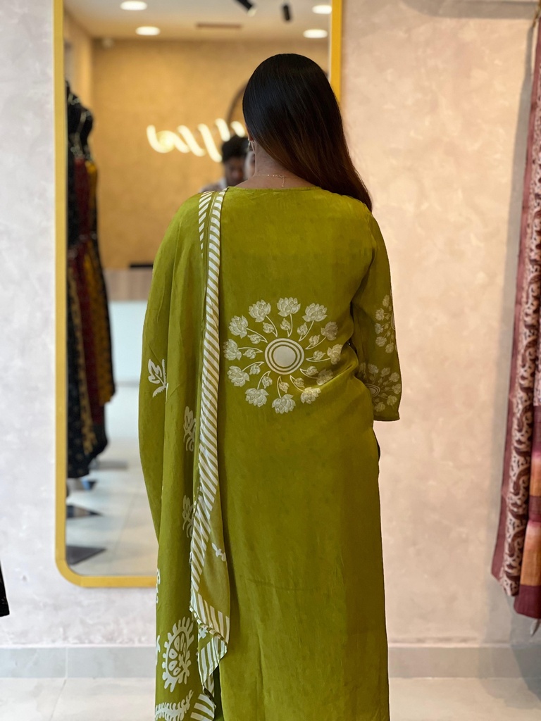 Crepe Silk Kurti Sets 5056